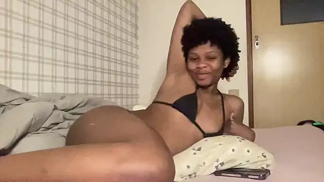 DevineStar1 live cam on StripChat