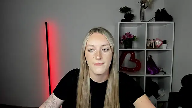EvelynBlond webcam