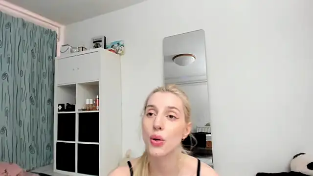 KenzieDawton live cam on StripChat