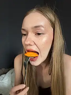 MilaMoone webcam