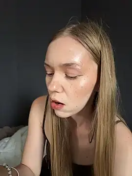 MilaMoone webcam
