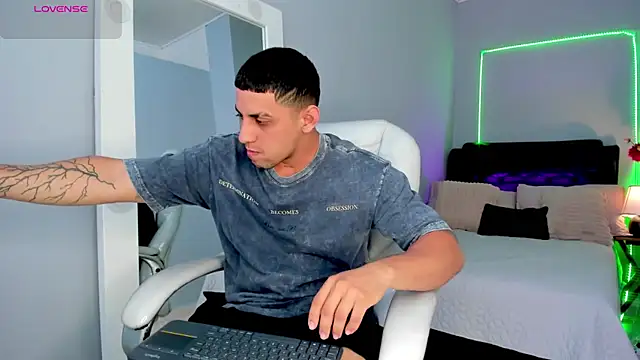 Alex_cute77 webcam