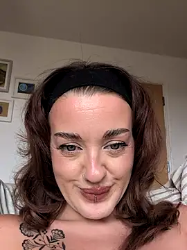 Petite_Juicy_Olive webcam