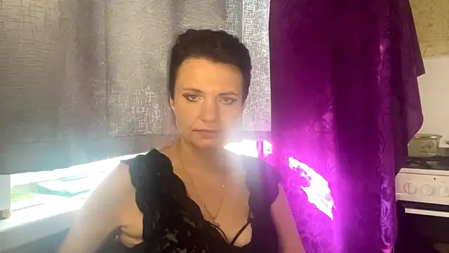 HotMamaQueen234 webcam