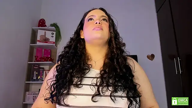 Blair_Curvy webcam
