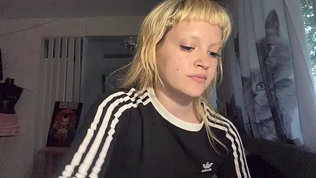 FreedaDeloach webcam