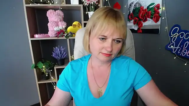 KiraSmiling webcam