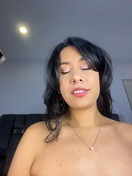 PilarJones_ webcam