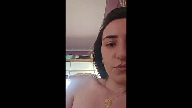 AlejandraDelaney live cam on StripChat