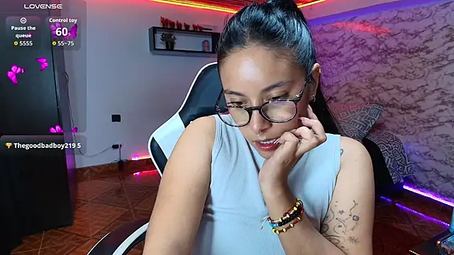 Camila_IRoose live cam on StripChat