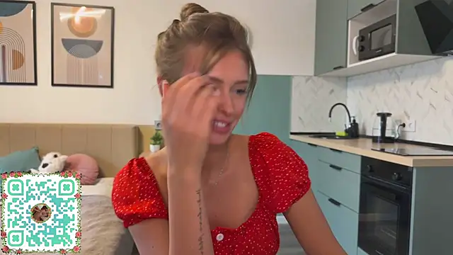 MonaBlisss webcam
