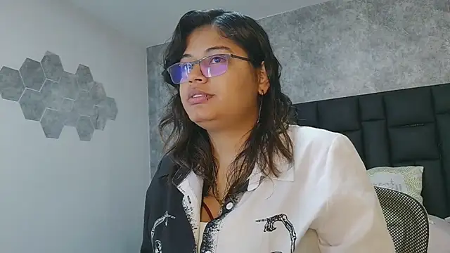yeral2017 live cam on StripChat