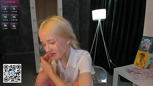 Anellyball live cam on StripChat
