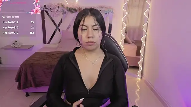ZURY_TAY live cam on StripChat
