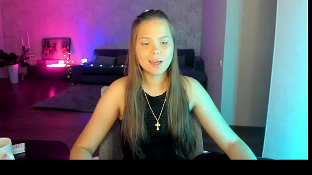 Kira_love_81 live cam on StripChat