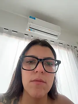 lilylovelesss live cam on StripChat