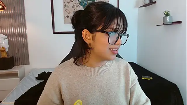 yurii_petite live cam on StripChat