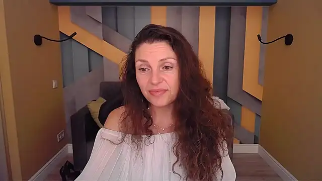 EllaLong webcam