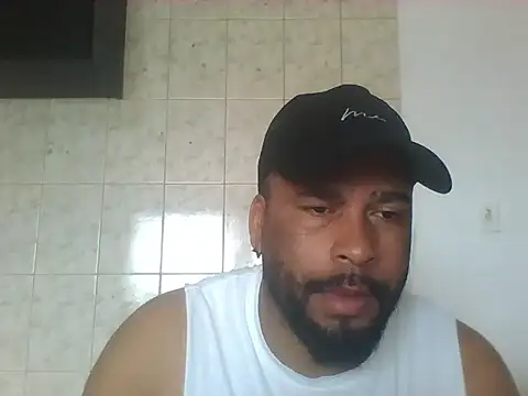 OliveiraSeven live cam on StripChat