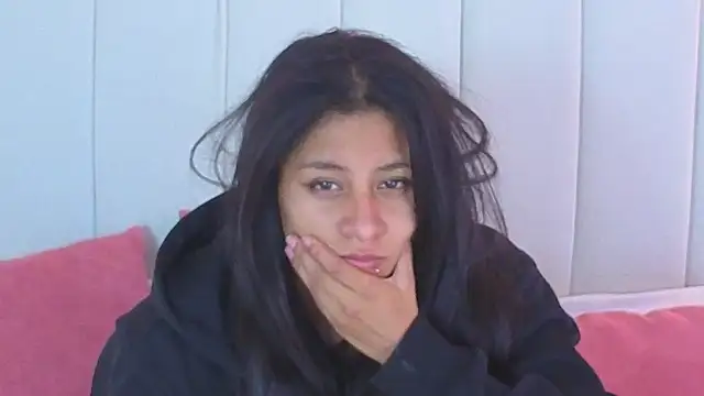 valeria__torres live cam on StripChat
