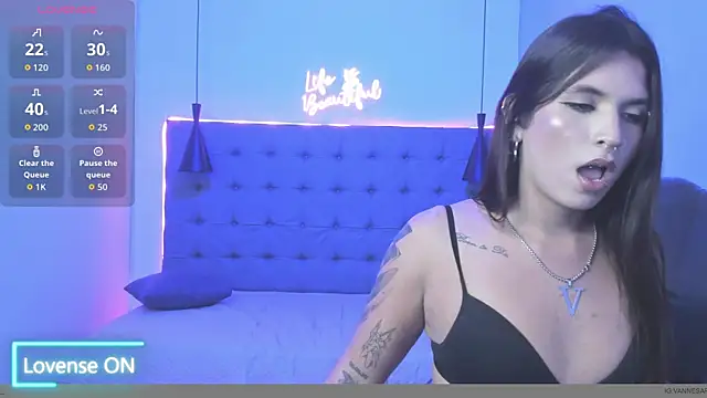 CryBabyVelvet live cam on StripChat