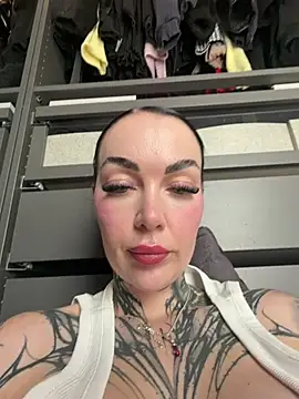 PralinaLive live cam on StripChat
