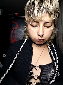Cute_Chrixxx live cam on StripChat