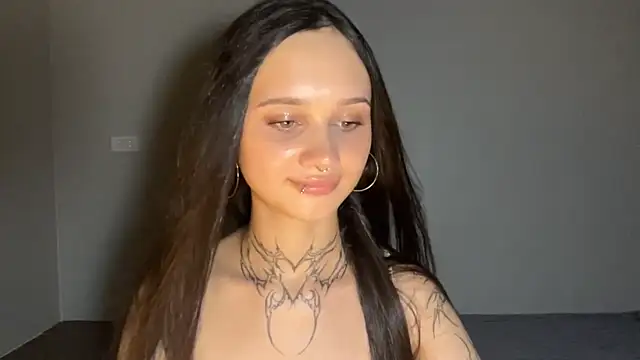 MayraLucarelli live cam on StripChat