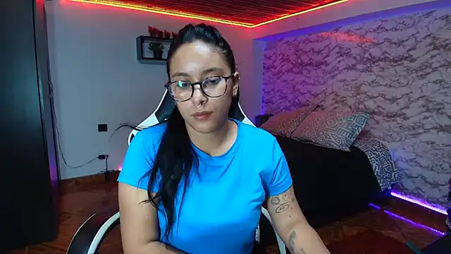 Camila_IRoose webcam