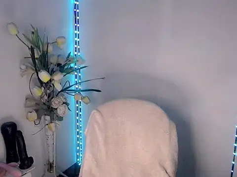 maui_wowie_xxx live cam on StripChat