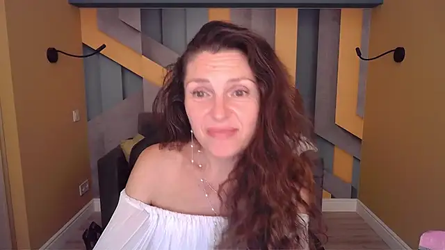 EllaLong webcam