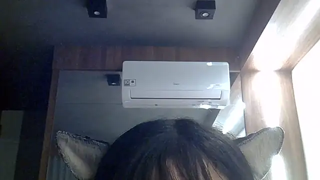 SkinnyKitten live cam on StripChat