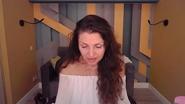 EllaLong webcam