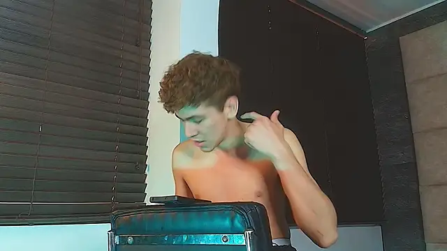Tyler_Mcrey live cam on StripChat