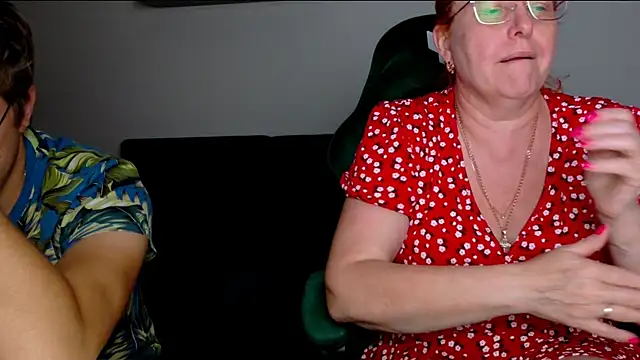 joannaandneighbour (F mature) - Pussy open