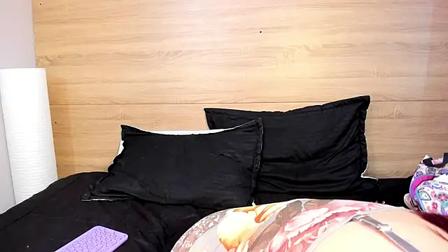 madelaine_blosson webcam
