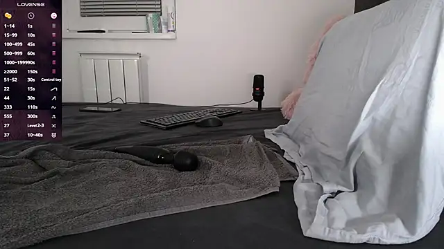 AlicePlushWhispers webcam