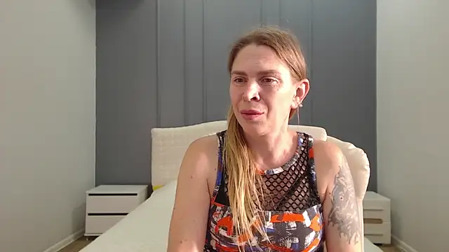 TessaDaybreak live cam on StripChat