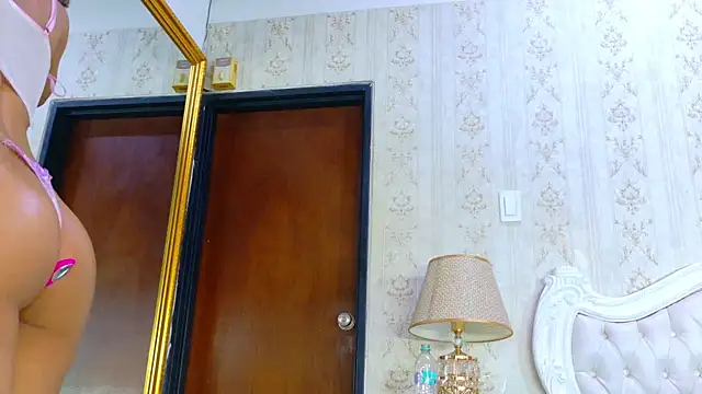 CamilaJohnston live cam on StripChat