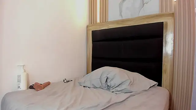 katiamoss (F young) - oil massage on my tits