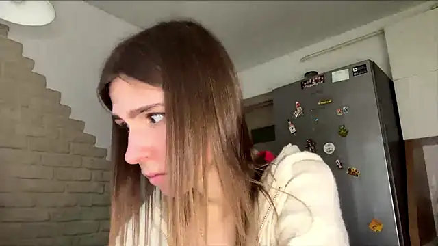 ZaraGuyette live cam on StripChat