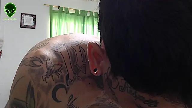 alpha_zom live cam on StripChat