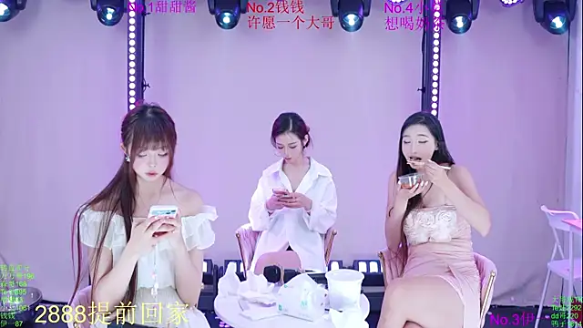 Luckybaby-001 live cam on StripChat