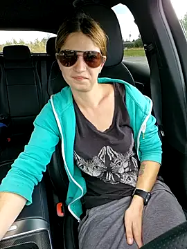 Mercedeswoman8 live cam on StripChat