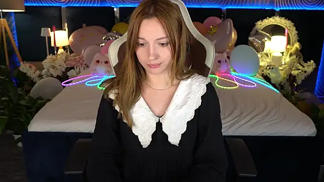 LizzaMoonn live cam on StripChat