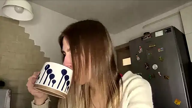 ZaraGuyette live cam on StripChat