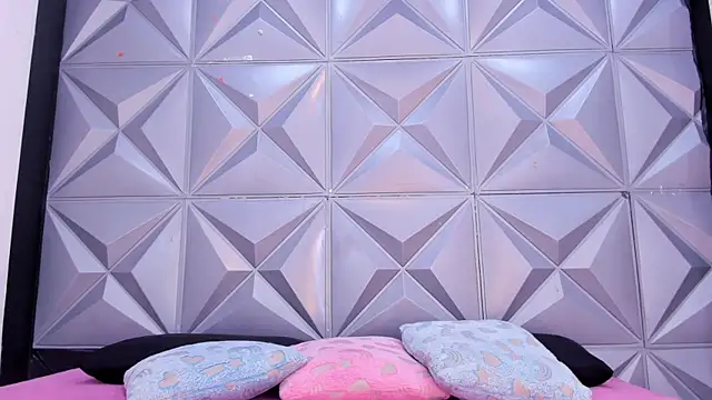 BustyGlow live cam on StripChat