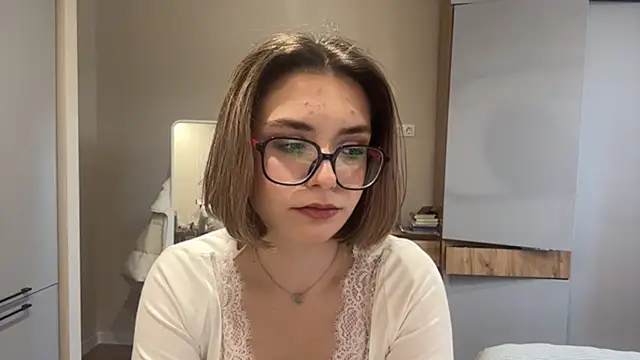 AnnaVelvetFire live cam on StripChat