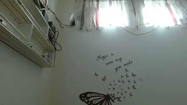 LadyHellene webcam