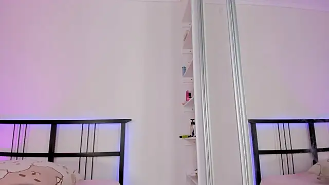 Flora_Meooww webcam